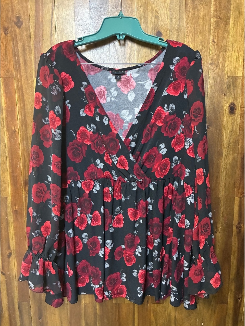 Torrid Size 3 3X Black Red Rose Floral Babydoll Bell Sleeve Tunic Top